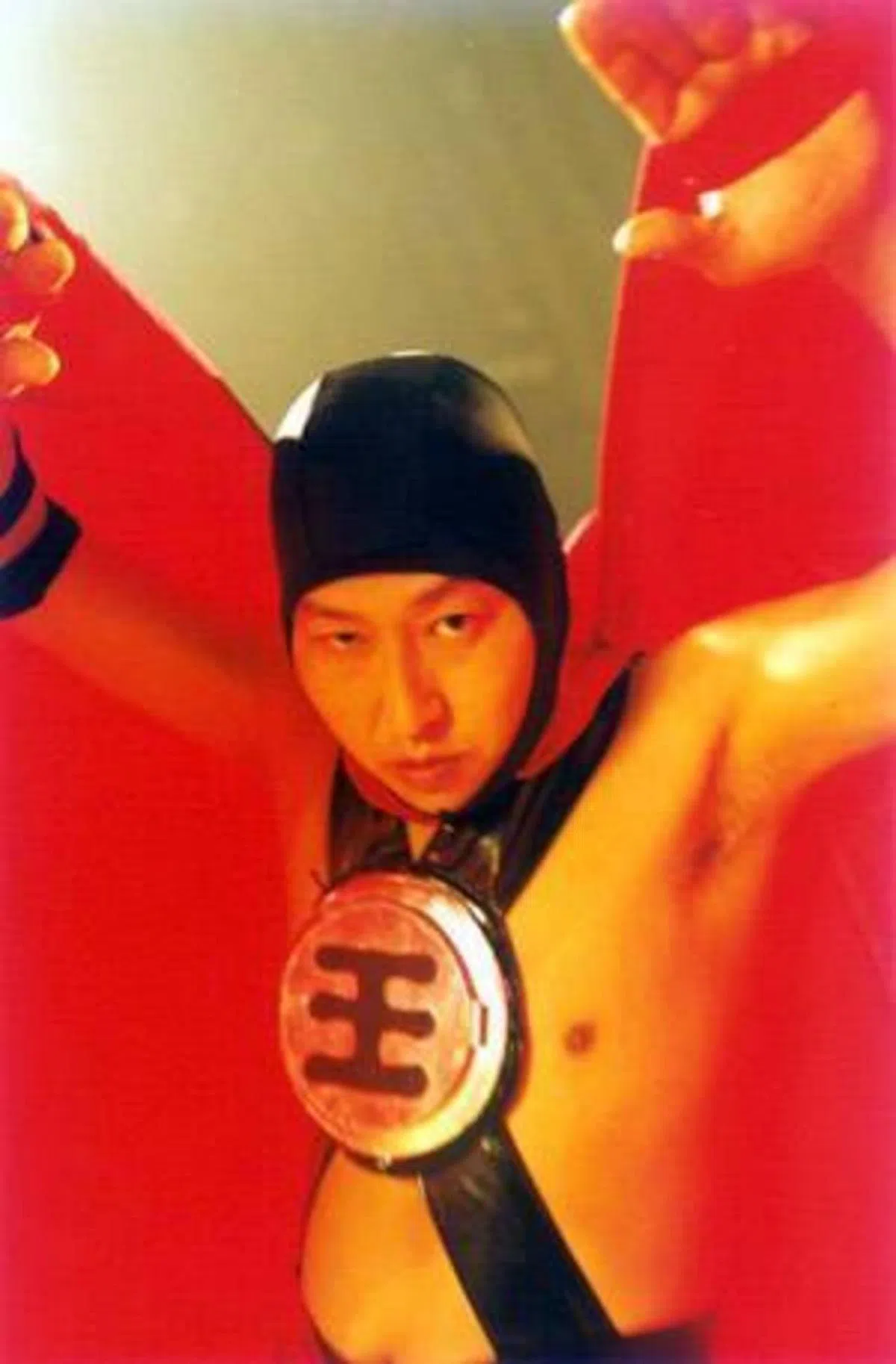 宋康昊在《茅趸王》从银行转战摔跤场。（互联网）