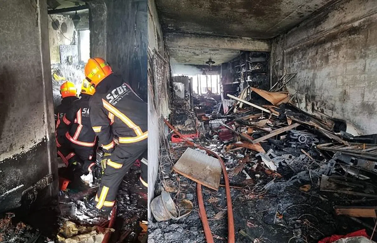 这起火患涉及失火单位客厅的物品，民防部队使用一支水柱将火势扑灭。（取自新加坡民防部队面簿）