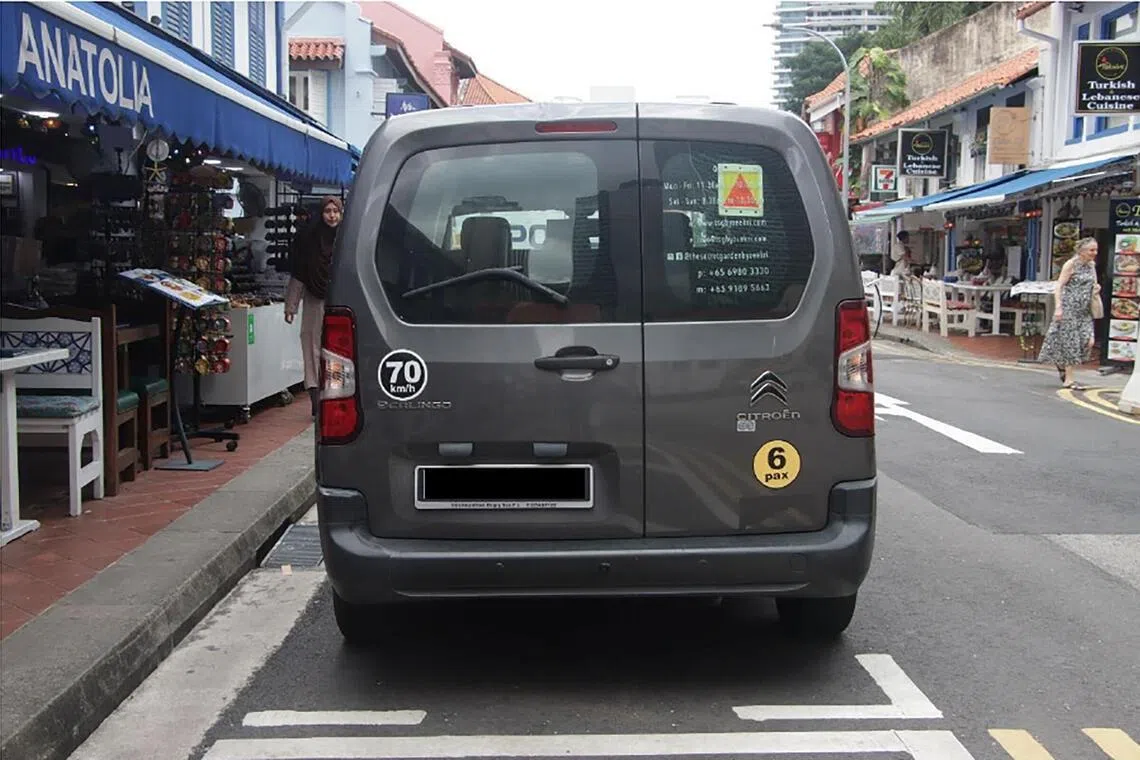 被告把货车开离现场。（取自法庭文件）