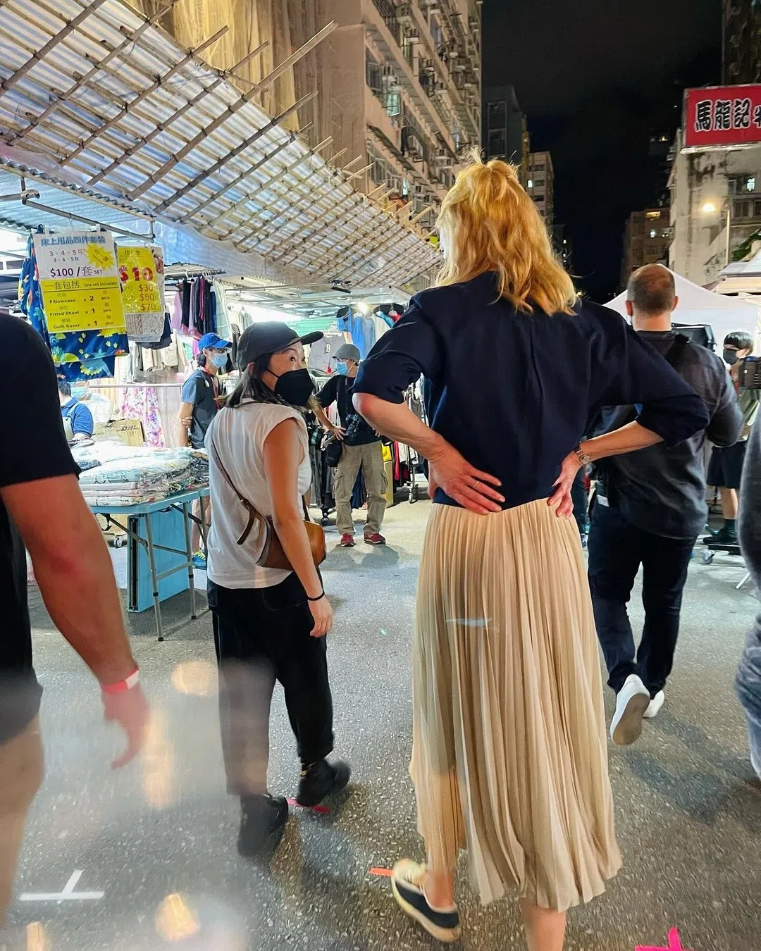 妮可基曼现身香港夜市，180公分的“巨人”身高震惊路人。（取自Nicole Kidman IG）