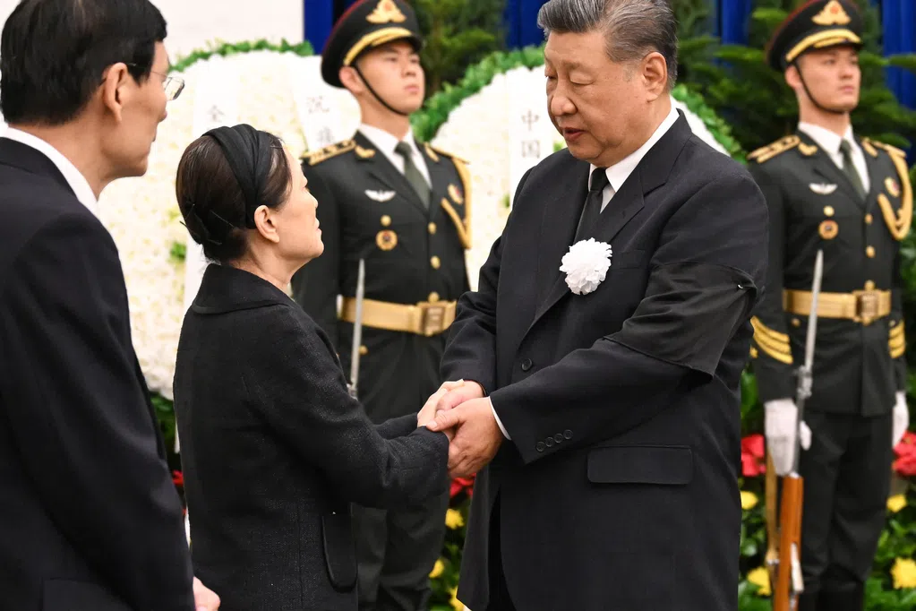 朱镕基遗体火化 习近平等送别 胡锦涛送花圈