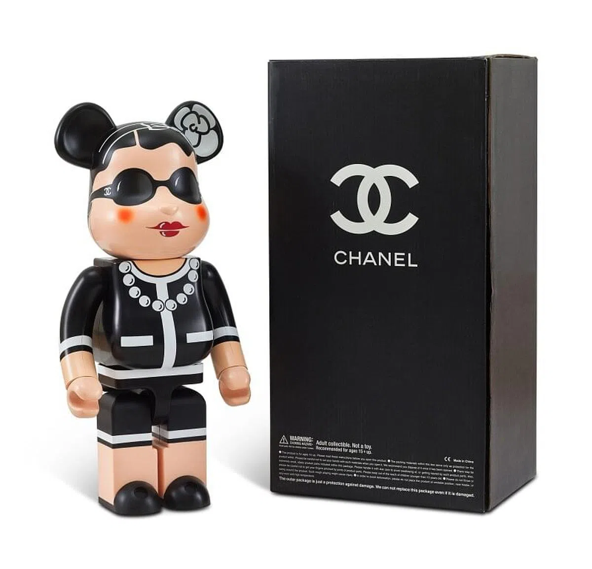 Bearbrick x Chanel联名款（取自Sotheby's拍卖网站）。