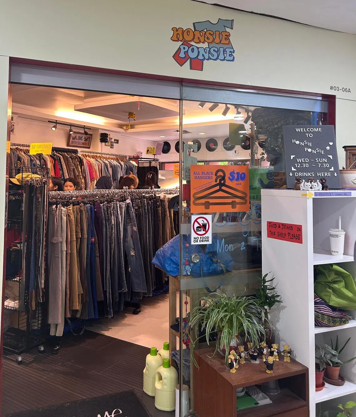 HONSIEPONSIE在IG拥有超过2万3000粉丝，算是二手店铺里的“网红”。（高静娴摄）