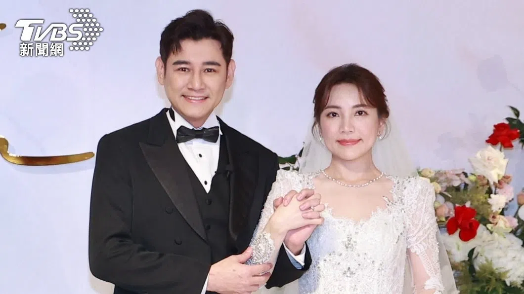 一对新人现身婚宴现场。（TVBS新闻网）