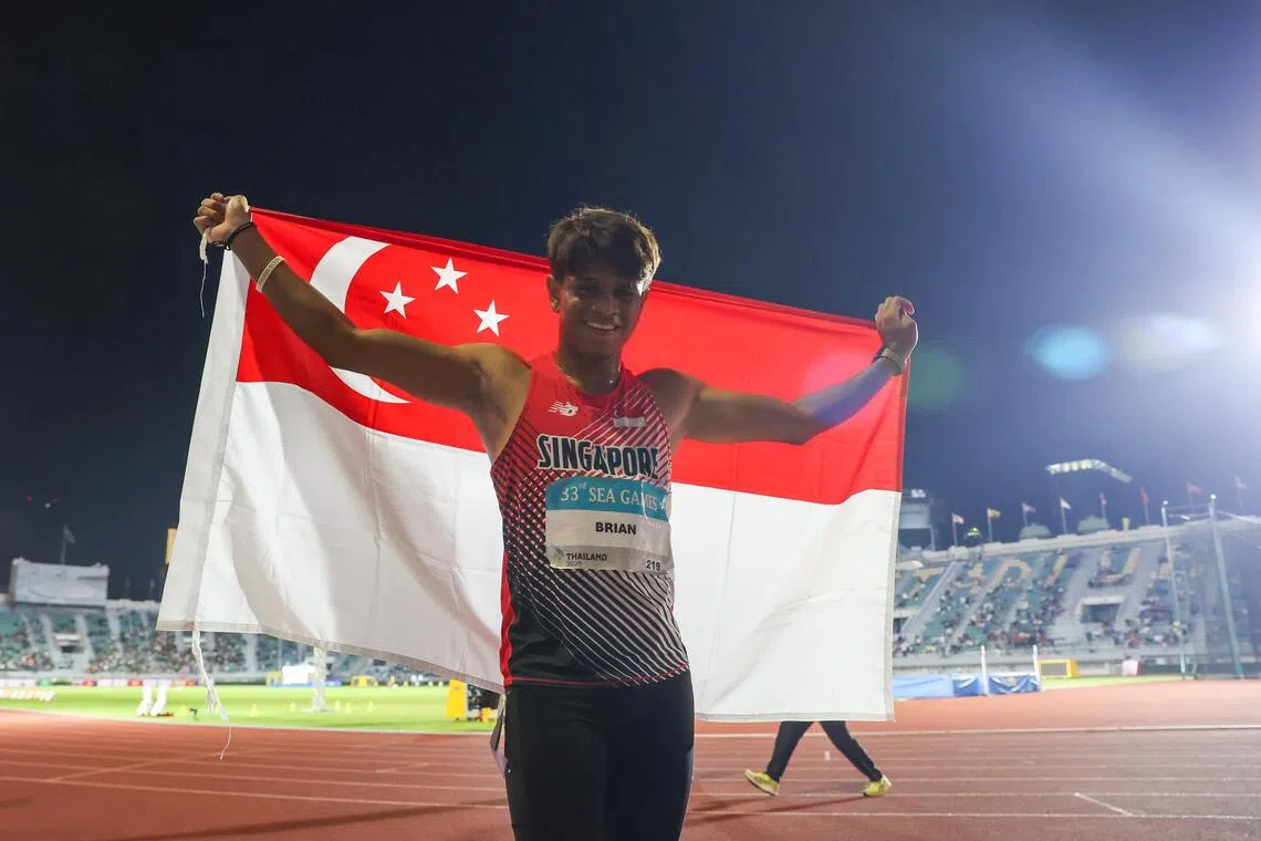 同晚两次刷新男子200米全国纪录的我国选手路易斯闪耀全场。（白艳琳摄）