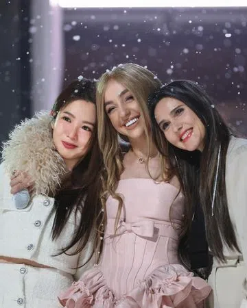郭书瑶（左起）与Joyce Jonathan、Mari Kraimbrery同组合作。（互联网）