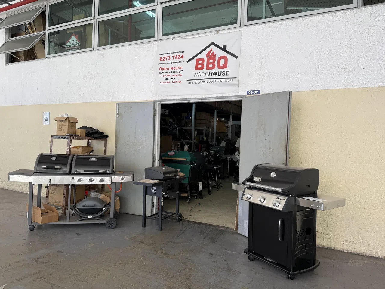 Kewalram House一楼的BBQ Warehouse专卖烧烤器材和用品。（陈映蓁摄）