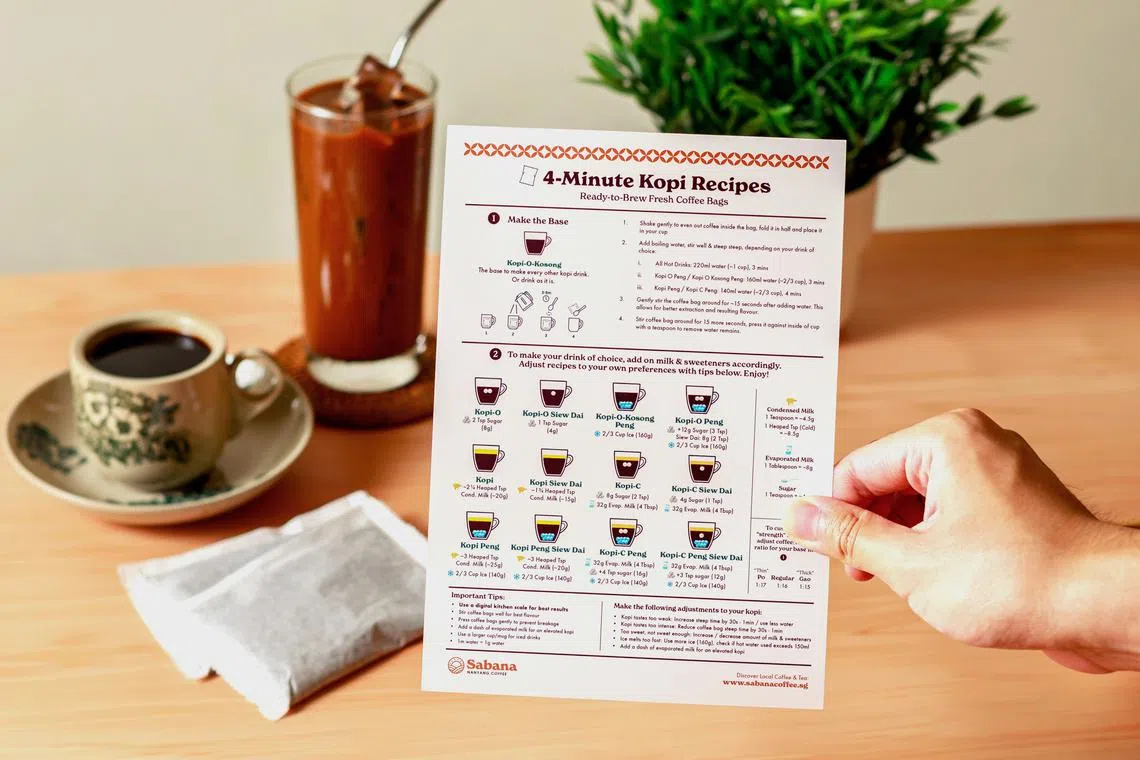 蓝江明设计精美说明书，介绍如何在四分钟内以咖啡袜冲泡出香浓咖啡。（受访者提供）