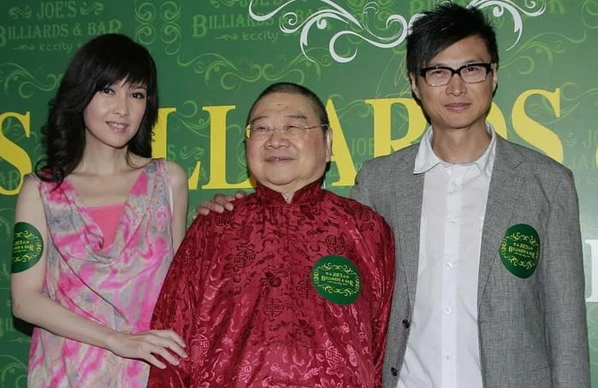 倪匡之子倪震（右）娶了“永远的玉女”周慧敏。（互联网）