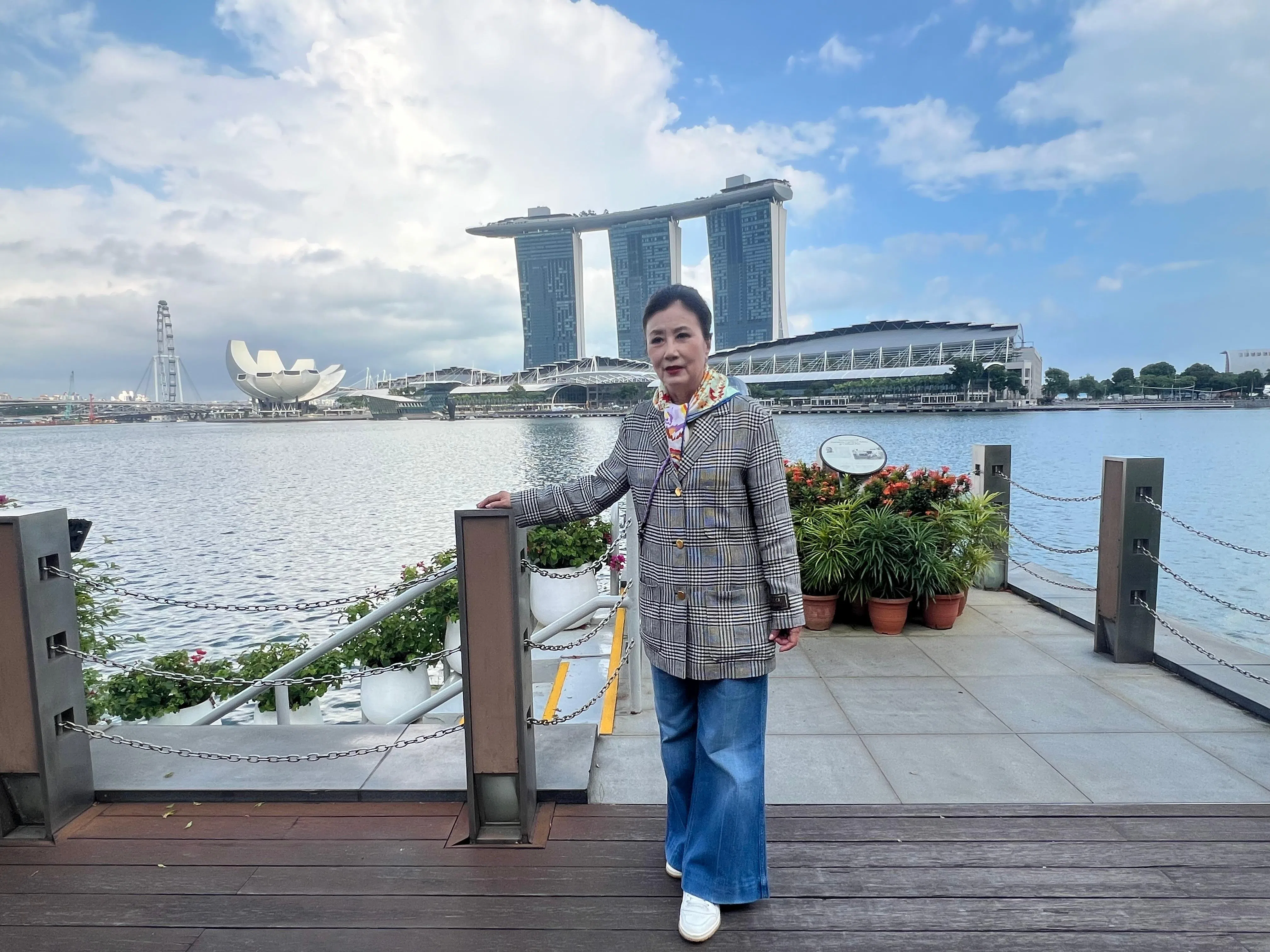 汪明荃常来新加坡，也在著名景点留下美丽身影。（创时代提供）