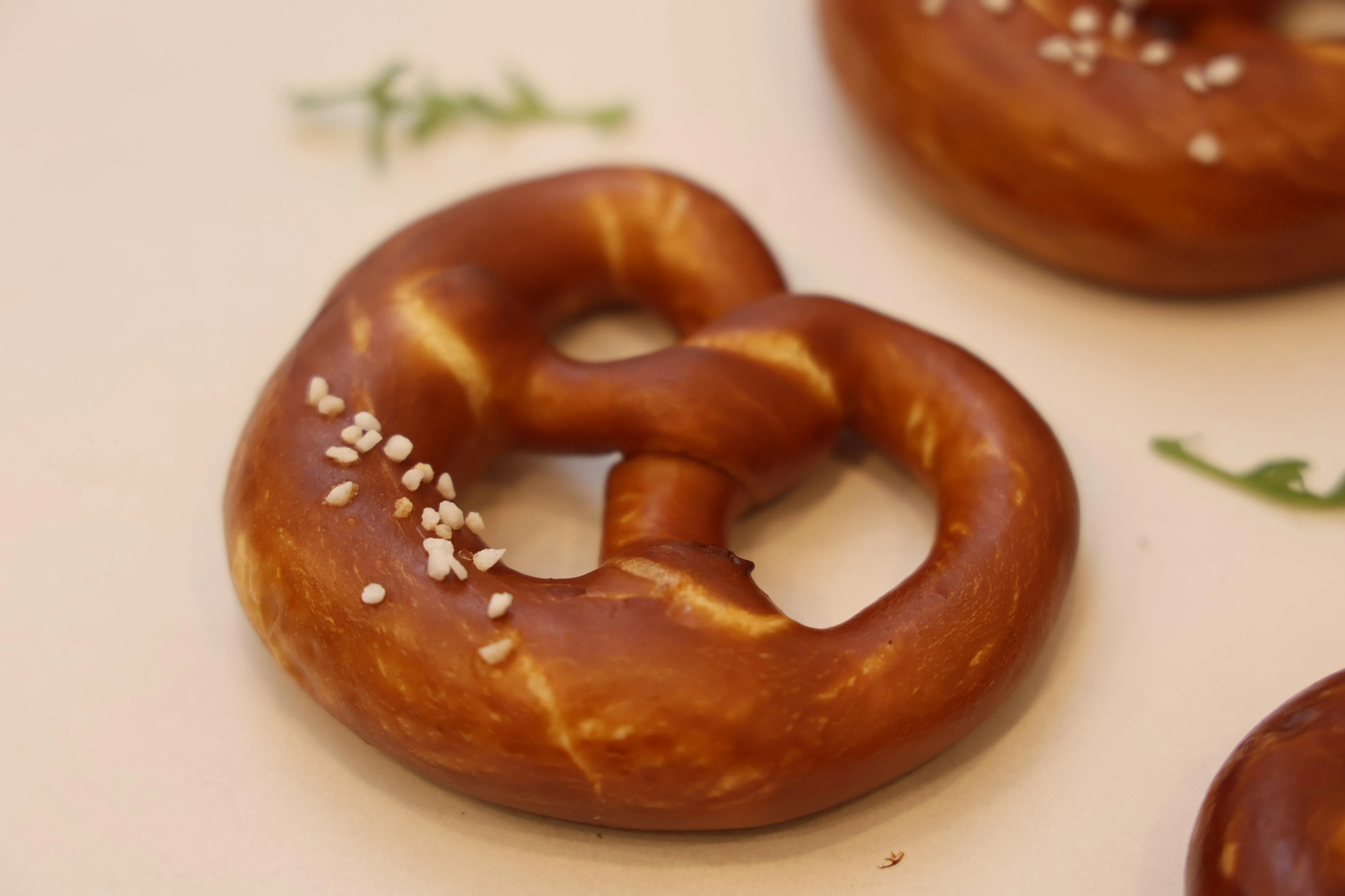 面包店Park Backerei的原味德国碱水面包。（卓祾祎摄）