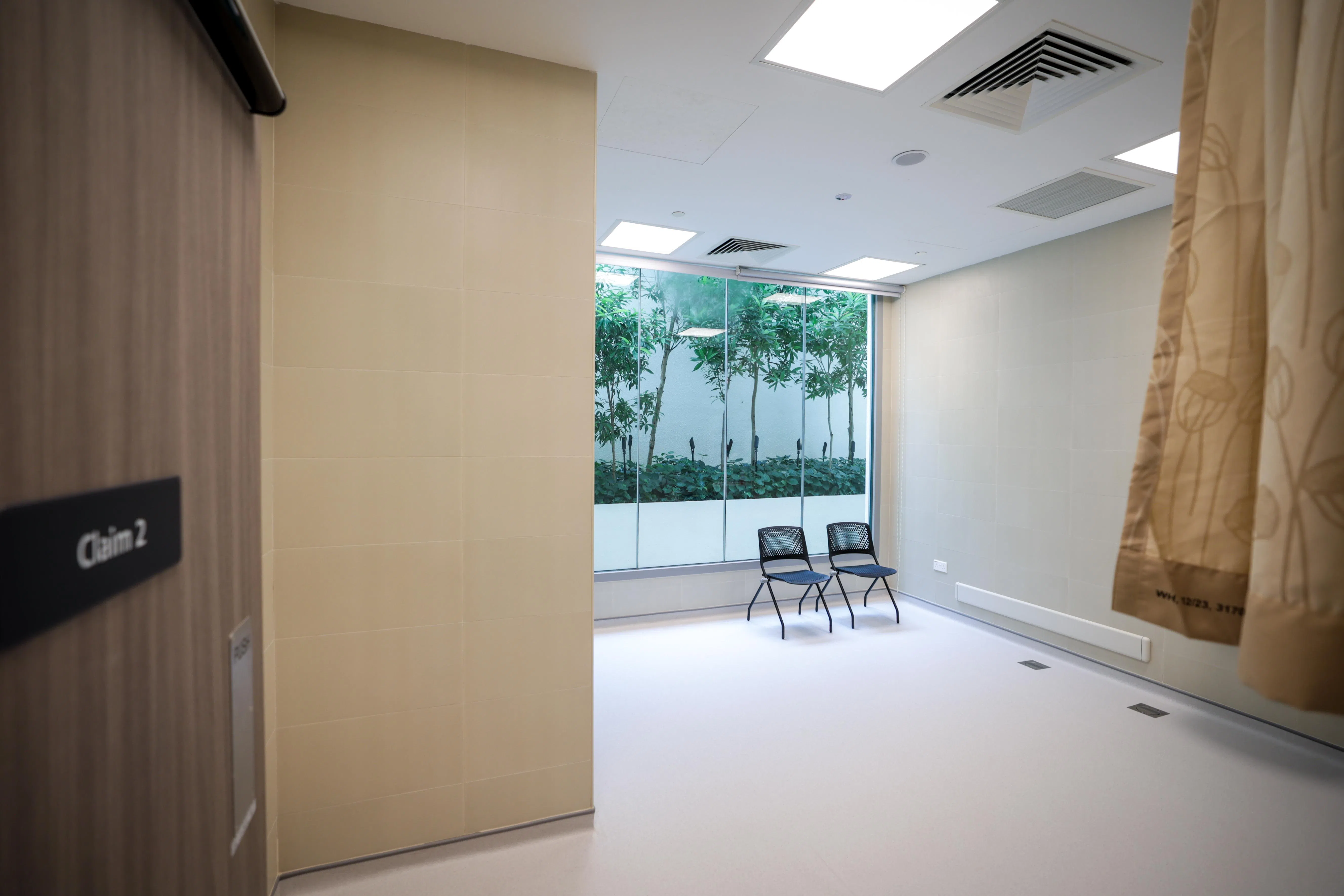 团队设身处地从用户的角度打造兀兰医疗园内的设施，包括为原本冰冷冷的太平间增添绿意。（叶振忠摄）