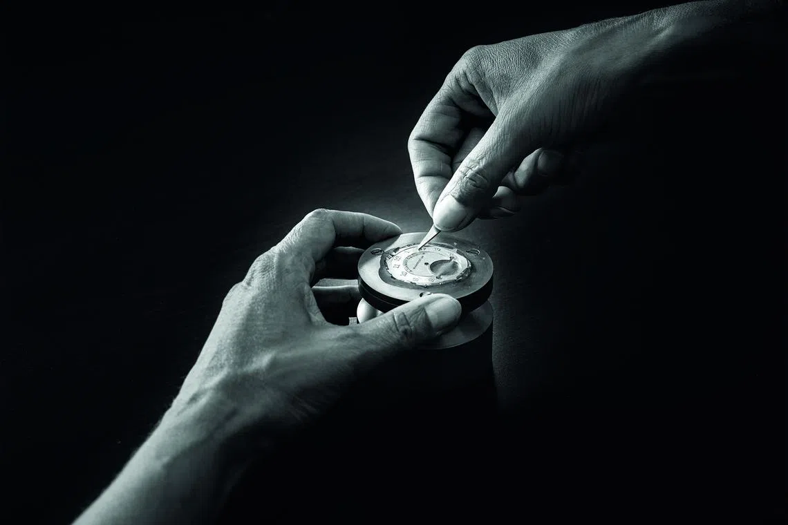 朗格每年出品数千枚以金质或铂金950为主的腕表，装载由手工精心修饰并组装的独家机芯。（朗格提供）