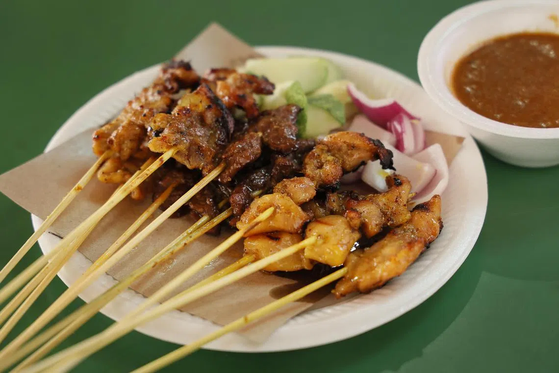 Maxwell Satay有猪、鸡、牛、羊四种沙爹。（龙国雄摄）