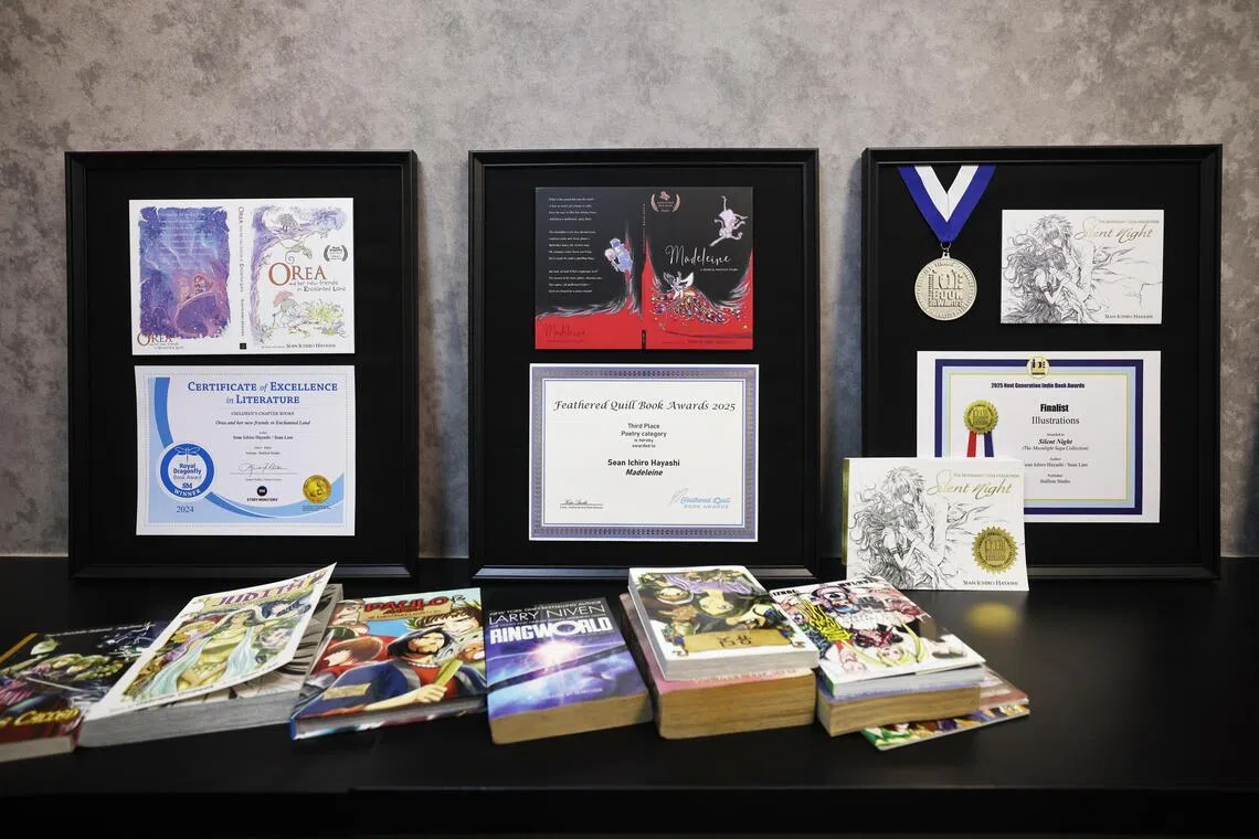 林宝华的小说与漫画作品类型广泛，受国际奖项认可。（陈渊庄摄）