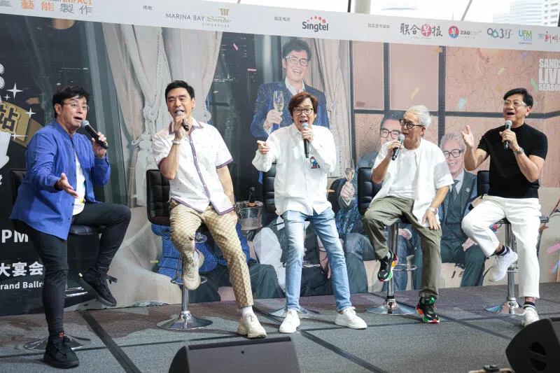 温拿记者会上，成员们抢话说，场面热闹。（李冠卫摄）