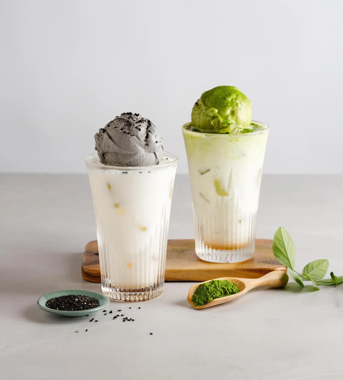 雪糕牛奶系列，可选择黑芝麻雪糕或抹茶雪糕，搭配冷牛奶。（咖啡馆提供）