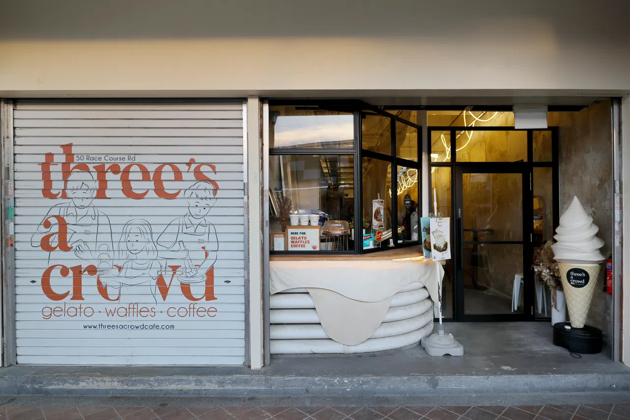 位于跑马埔路的Three’s A Crowd，环境静谧舒适。（龙国雄摄）