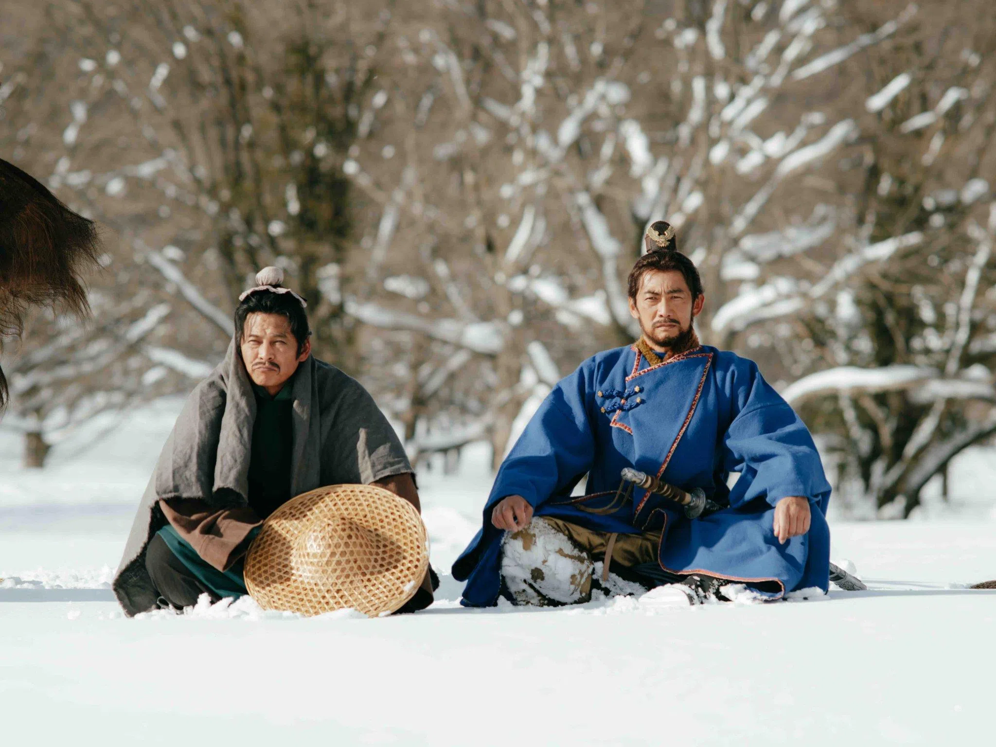 一代日剧男神织田裕二（左）与反町隆史难得合作，成了日版《水浒传》的瞩目焦点。（互联网）