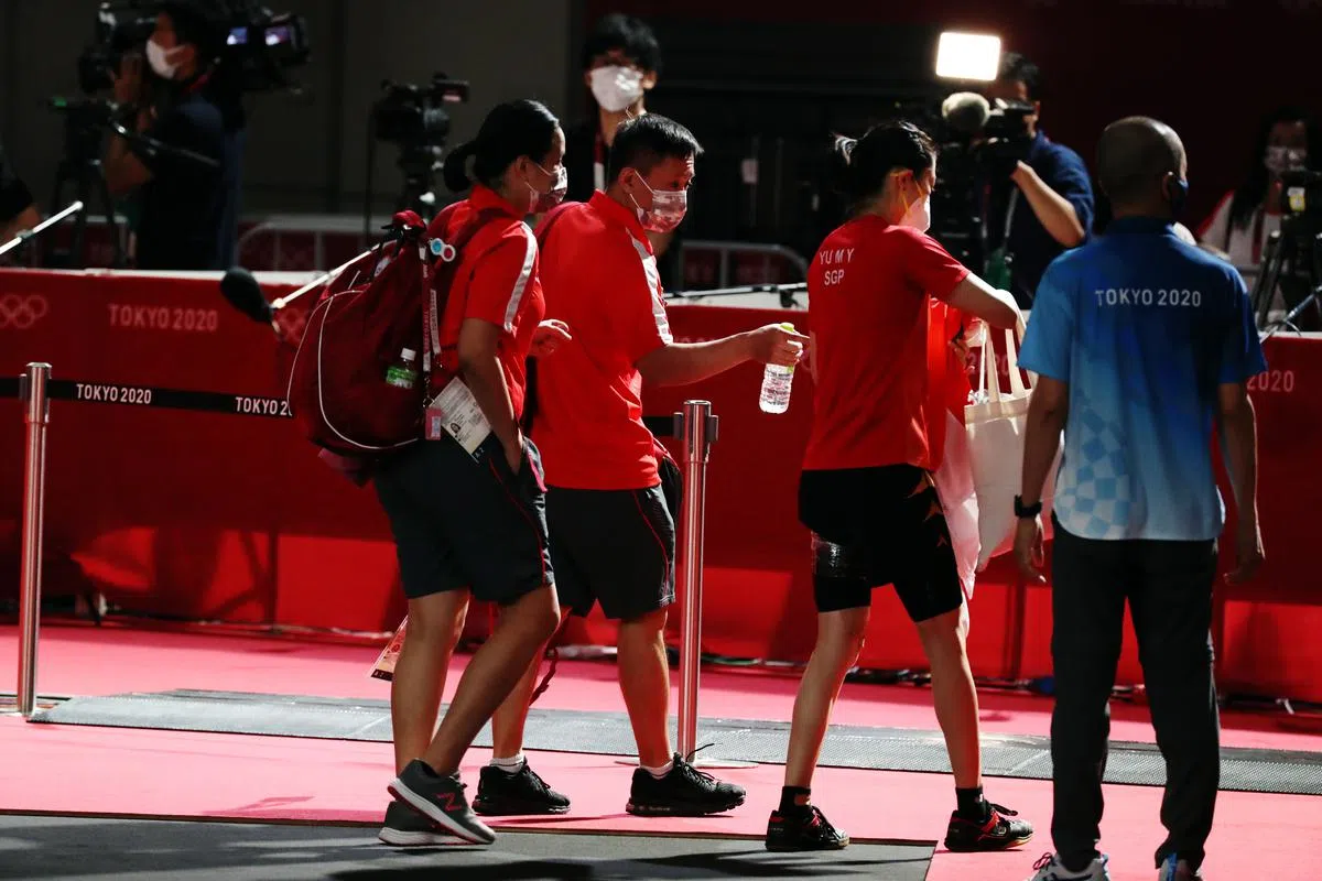 于梦雨（右二）在半决赛中以0比4被中国对手陈梦打败，无缘决赛。（邝启聪东京摄）