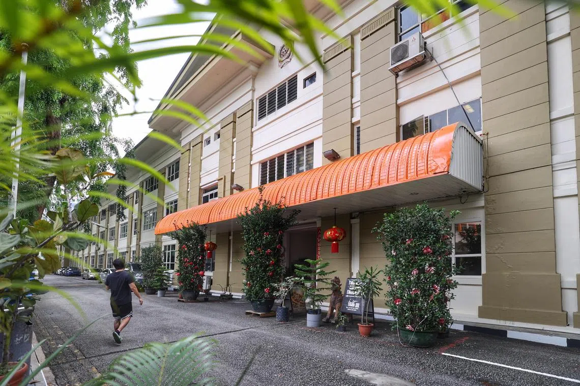 珍珠山台195号曾是警察上营房，作为受保护建筑的楼体，在后续珍珠山一带的发展中不会被拆除，但可能被改造成生活休闲设施。（郑一鸣摄）