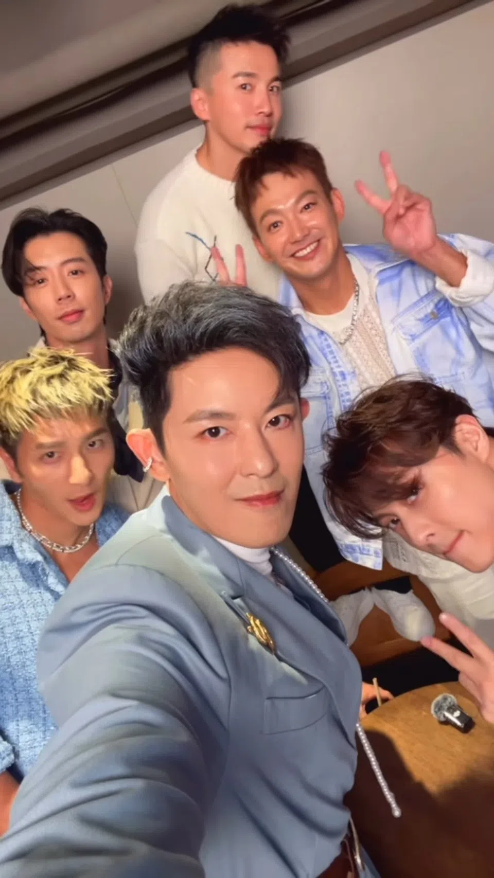 棒棒堂因小杰（左上）和威廉（双手比V）涉逃兵，王子（右下）卷入他人婚姻，目前事业全线停摆。（取自敖犬Instagram）