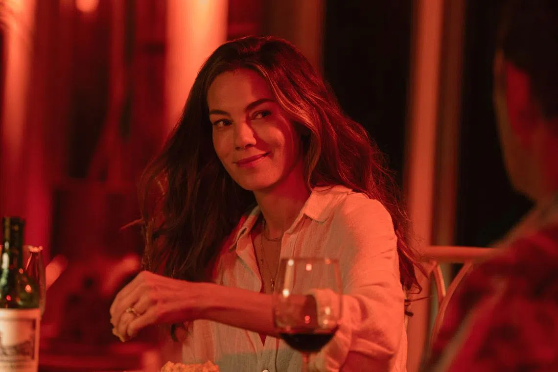 米歇尔摩纳汉的蛇蝎情人角色非常抢镜。（互联网）