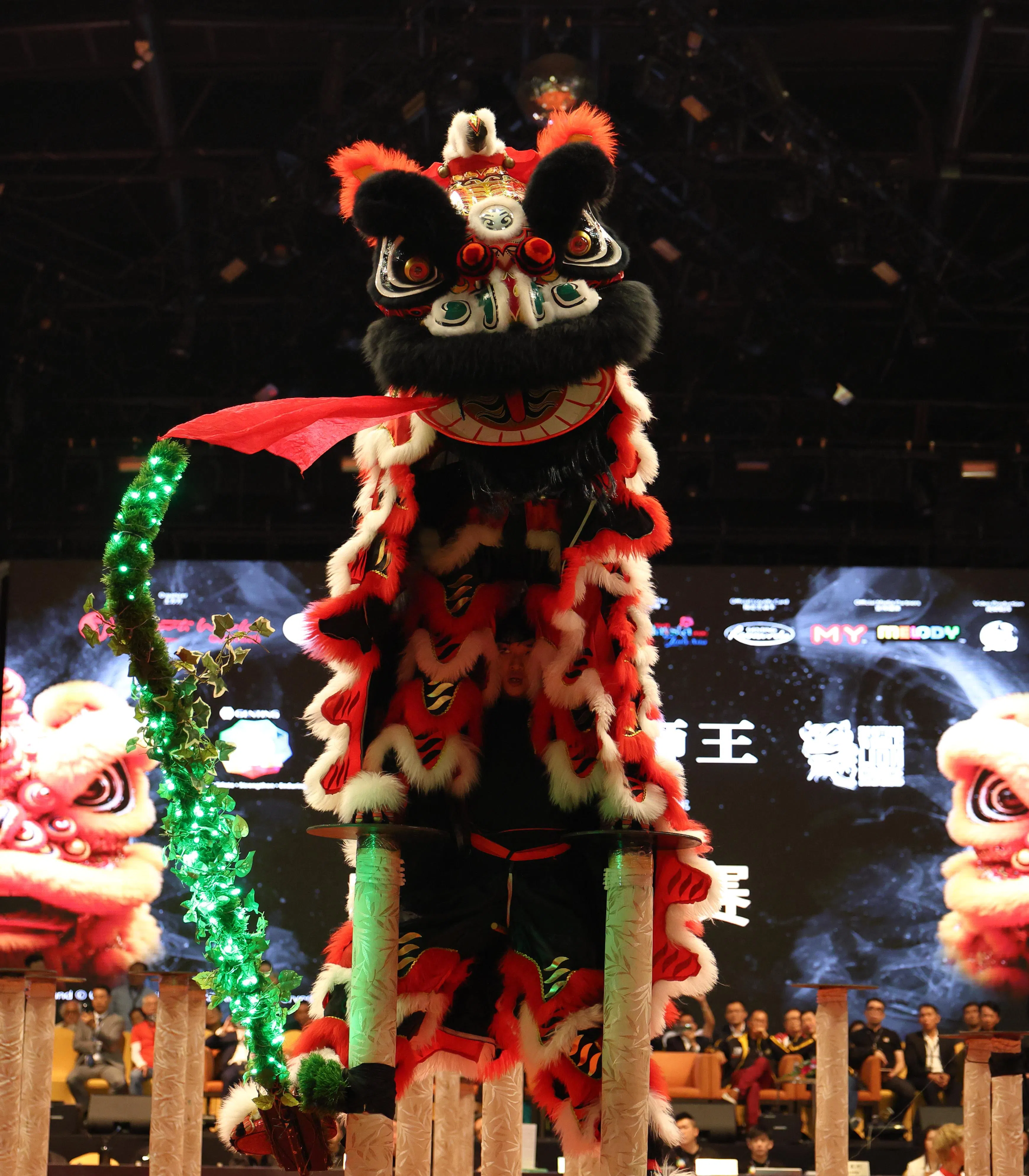 新加坡武术龙狮总会——新加坡艺威体育会A队星期天（7月27日）夺得“2025年第15届云顶世界狮王争霸赛”亚军。（星洲日报）