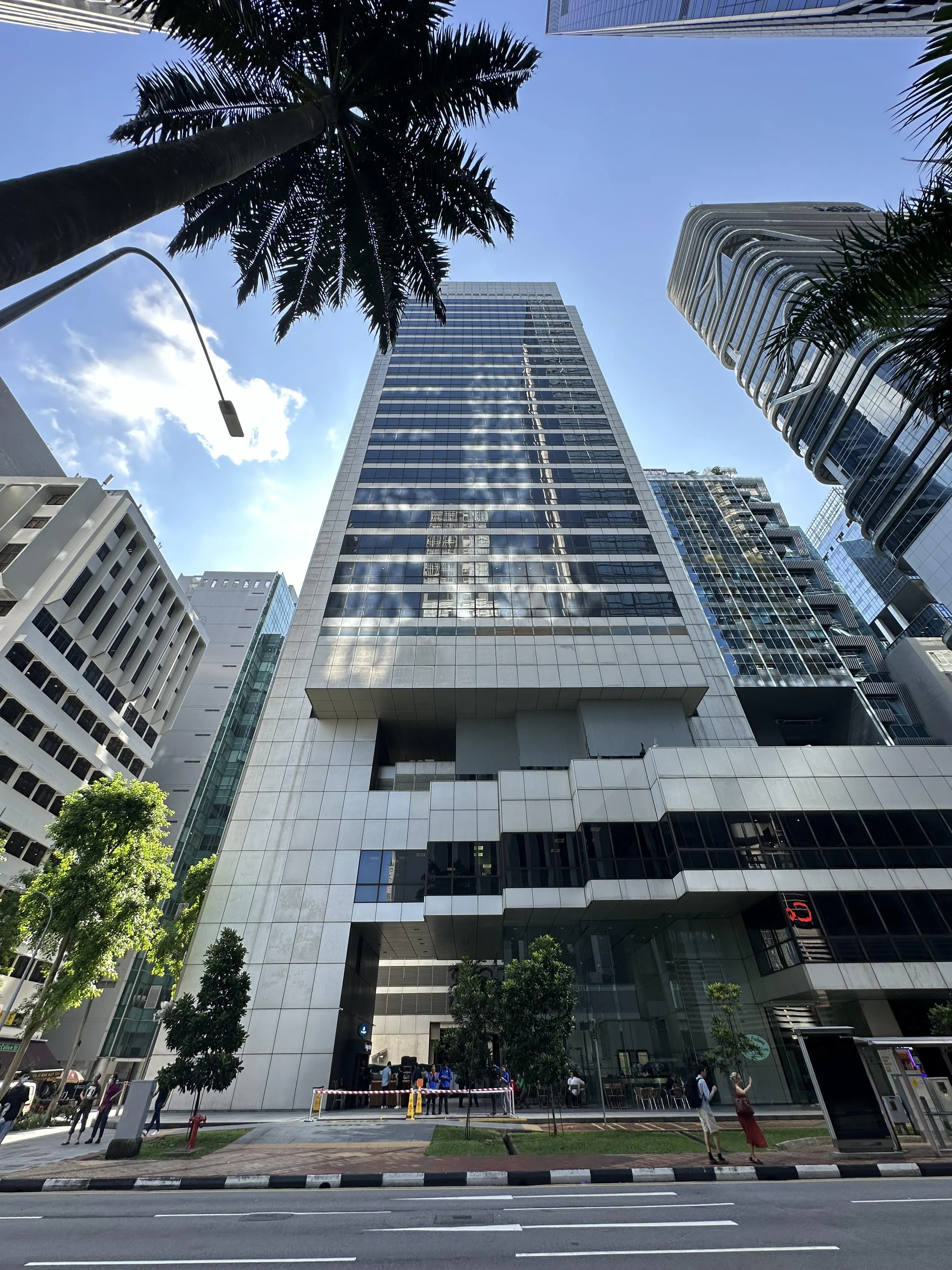 源美大厦（GB Building）顶层的办公空间，面积约5500平方英尺，目前由一所商业学校承租。（仲量联行提供）