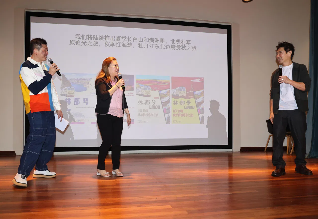 96.3好FM副节目总监温国贤（左起）主持两场分享会，中欧航旅中国部产品经理解小燕与前艺人陈之财讲述伊春号列车的魅力。（邬福梁摄）