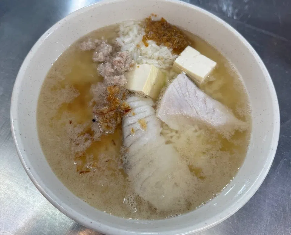 鱼片肉碎粥。