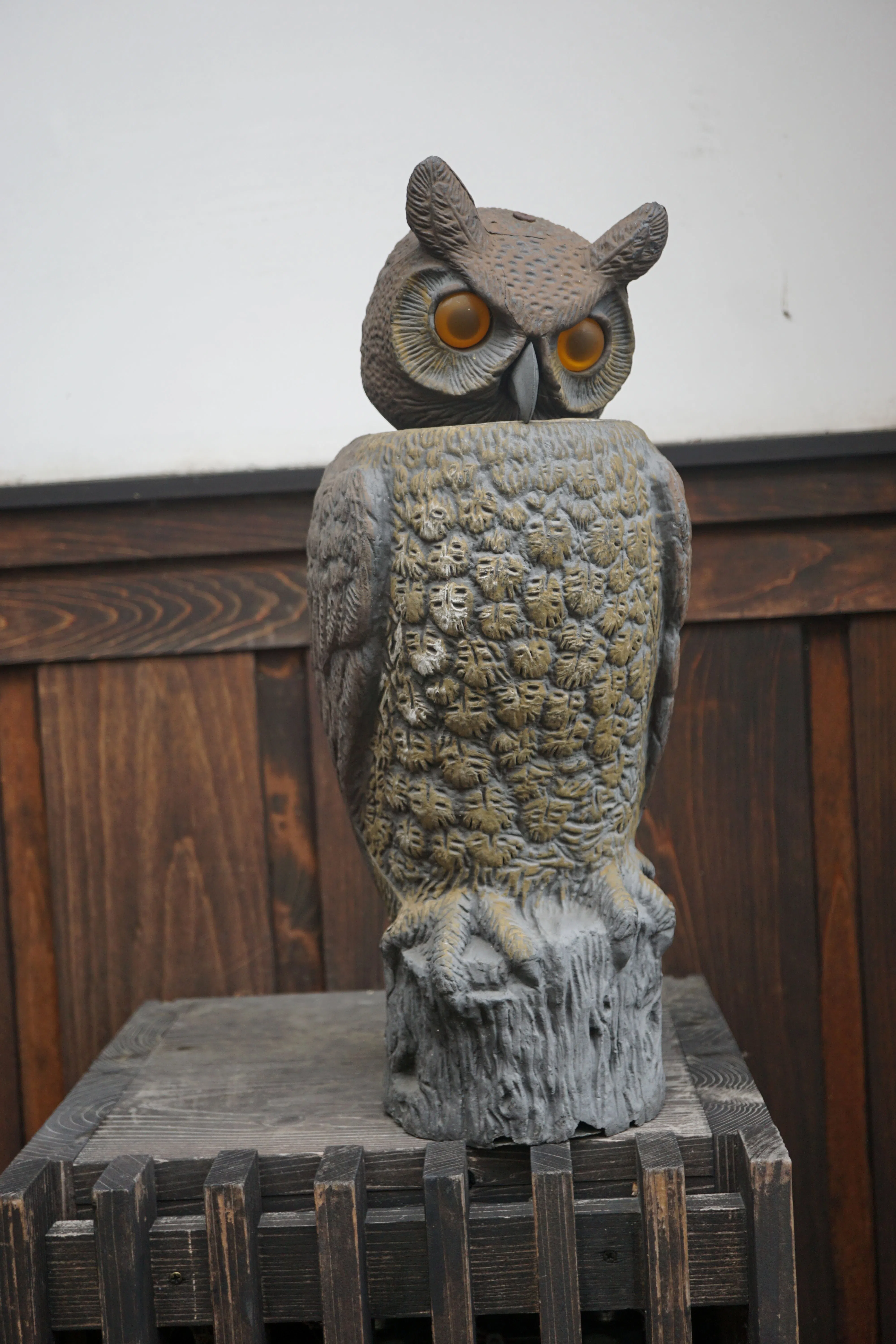 Wooden owl carvings are believed to invite good fortune.（Photo: Ye Huanling）