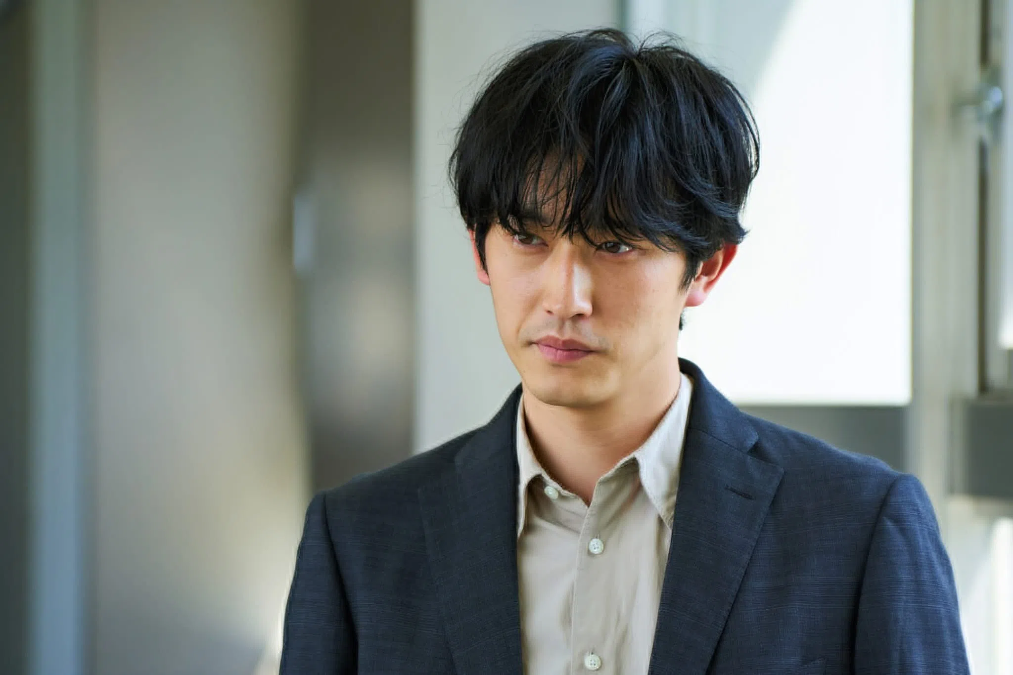 刑警杉野遥亮追查15年前的案件，让一段甜蜜婚姻陷入危机。（互联网）