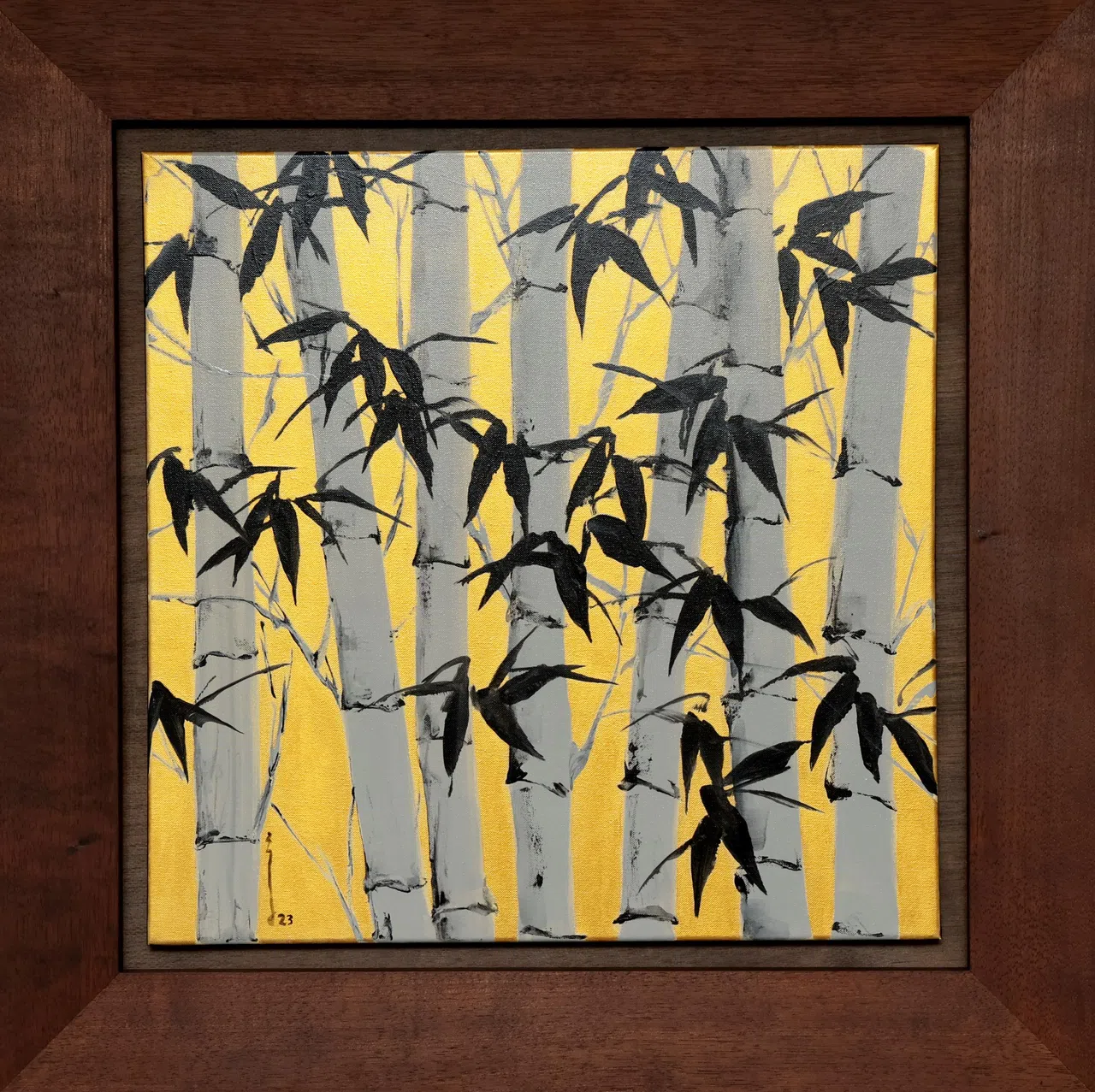 林仰章的竹林油画造型圆润，用色强烈。（龙国雄摄）