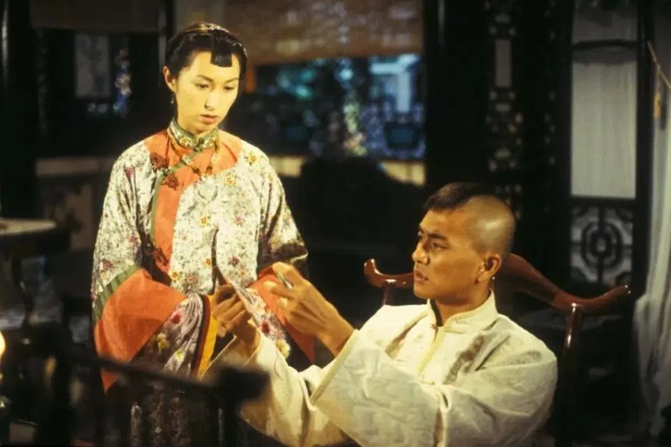 郭蔼明（左）和黄宗泽在《足秤老婆八两夫》中扮演夫妻。（互联网）