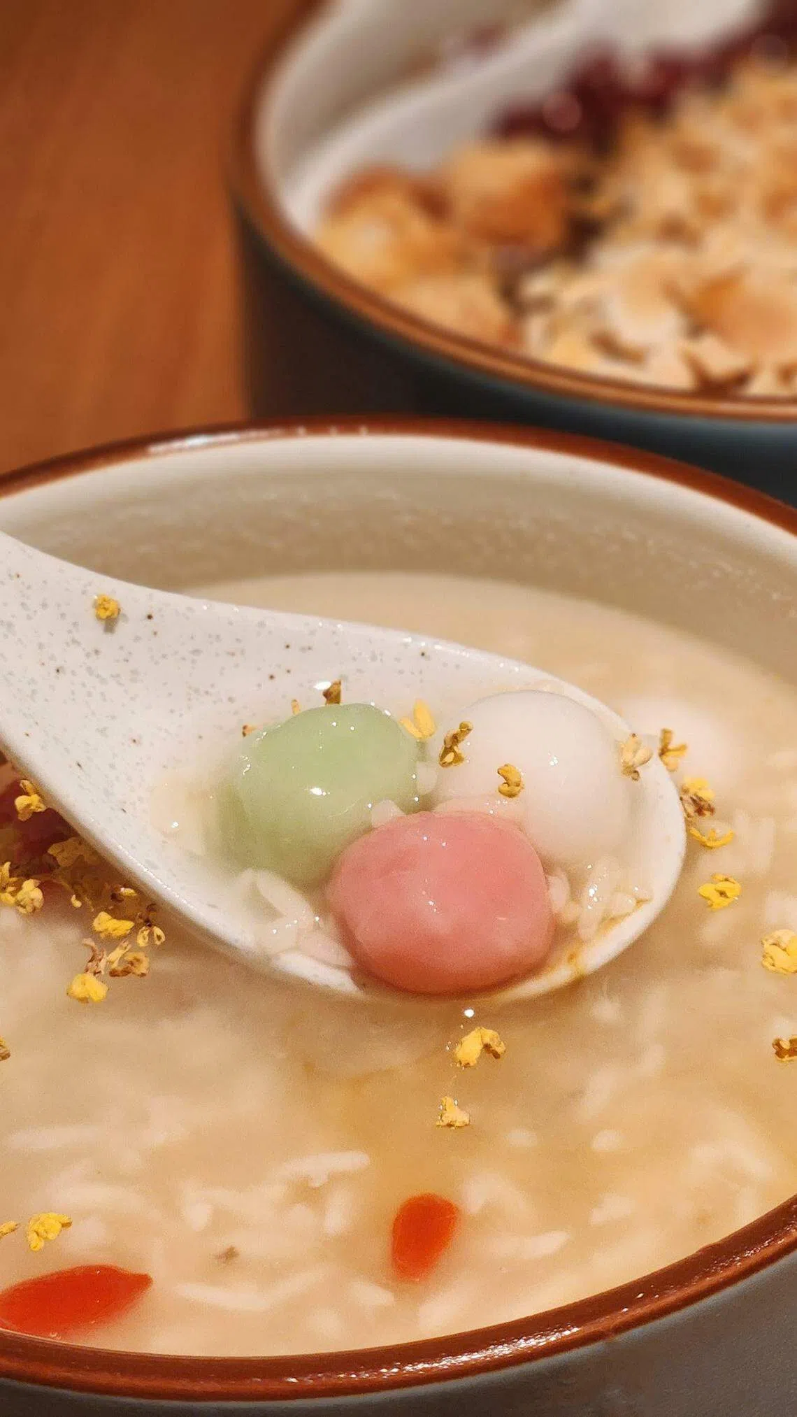 巷子桂花粉子醪糟（$4.50）带酒香。（陈爱薇摄）