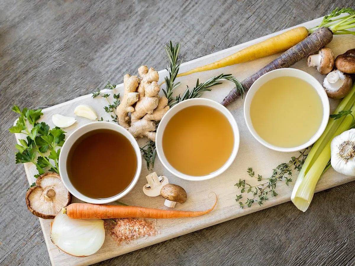 用大量蔬菜和香料即可煮出清甜的汤底。（图/Pixabay）