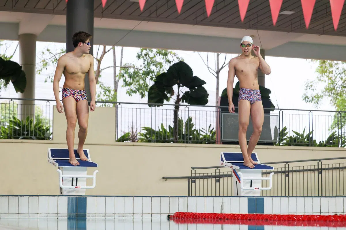 洪玮（左）与弟弟洪立。（卓祾祎摄）