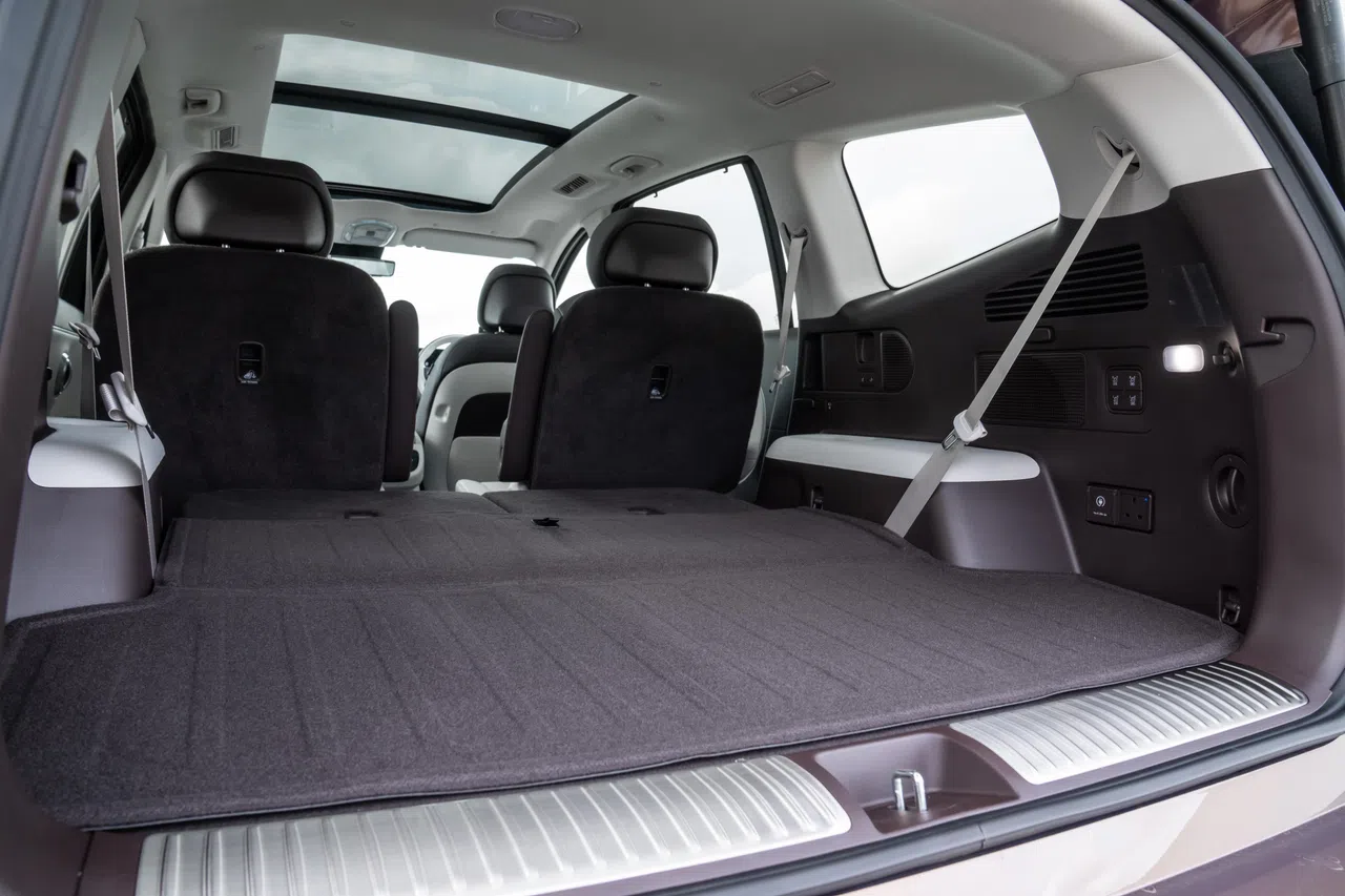 如果把后排座椅椅背放下，后备厢容积可增加至908公升。（车商提供）