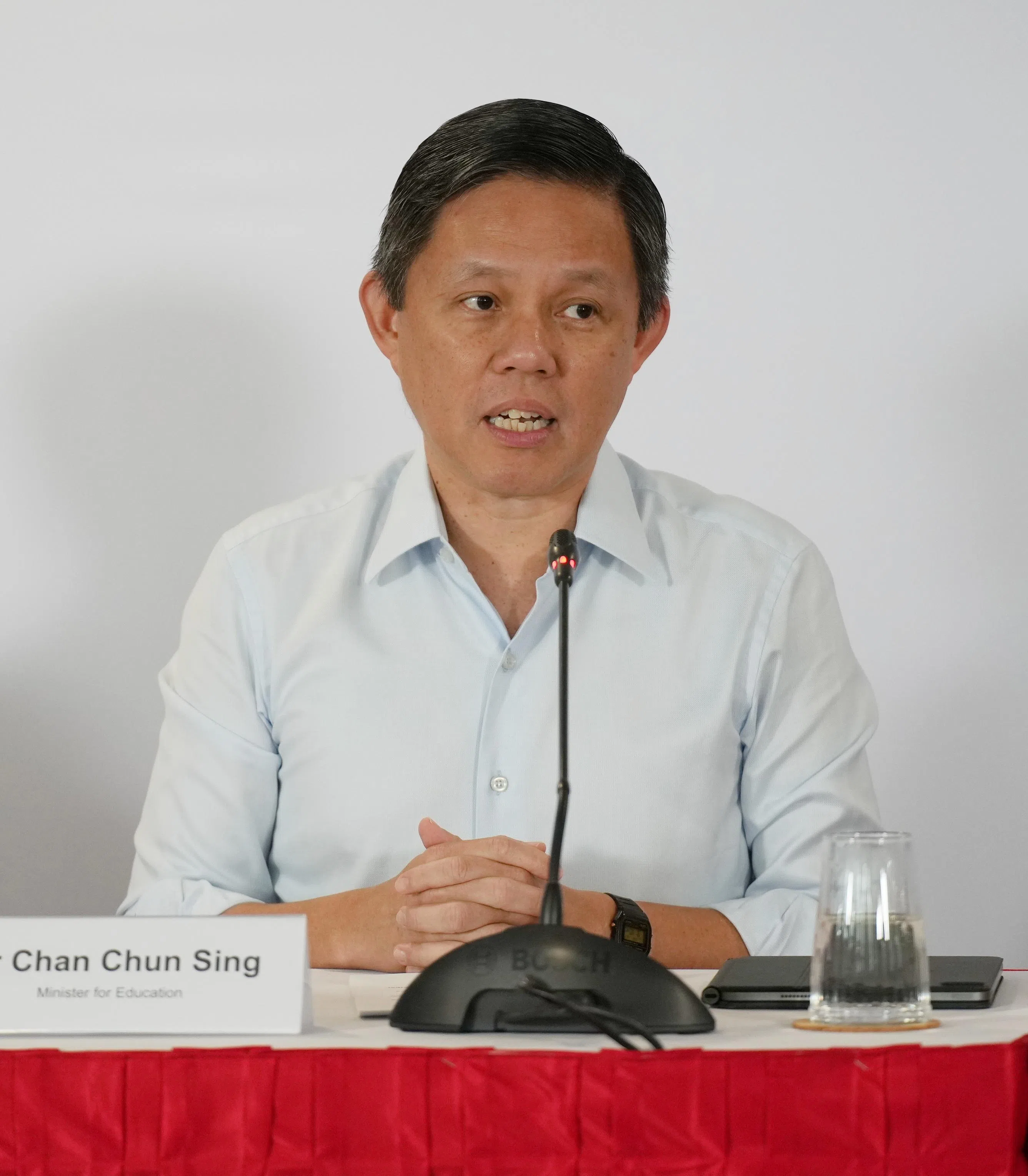教育部长陈振声：“在与许多年轻人的交谈中，他们不是问我们可以为他们做些什么，而是问他们可以为我们做些什么，以及大家可以一起做些什么。我们的年轻人不只是要寻找解决方案，而是希望成为这些解决方案的一部分，并且有一些点子。这让我有信心未来是光明的，因为每个人都想参与其中，这也是新加坡携手前进运动最让人感到欣慰的。”（谢智扬摄）