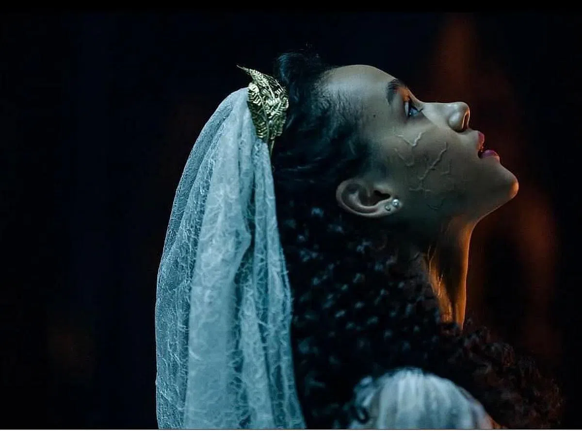 娜塔莉·伊曼纽尔在《世纪婚魇》有惊悚的演出。（互联网）