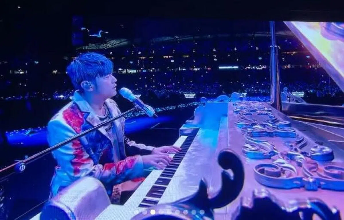 周杰伦的演唱会少不了钢琴自弹自唱。（互联网）