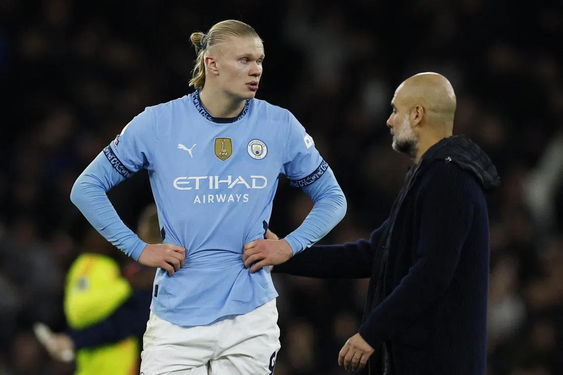 曼市在拿到英超四连冠后，新赛季却陷入低迷，让主帅瓜迪奥拉（右）和射脚哈兰德感到无助。（路透社）