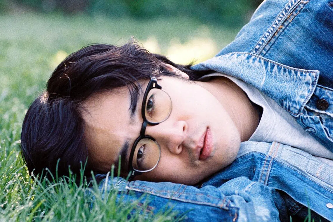 新加坡创作歌手林宇（图）与董姿彦合唱《底气》，也是他首次演唱华语歌曲。（Do Be Do Di提供）