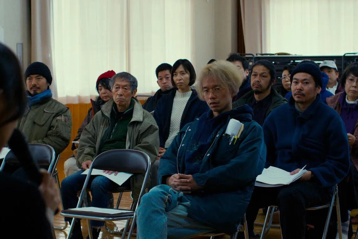 《无邪之境》中大自然的“代言者”是林中的鹿群，但在开发商面前，村民却成了“鹿”。（剧照／互联网）