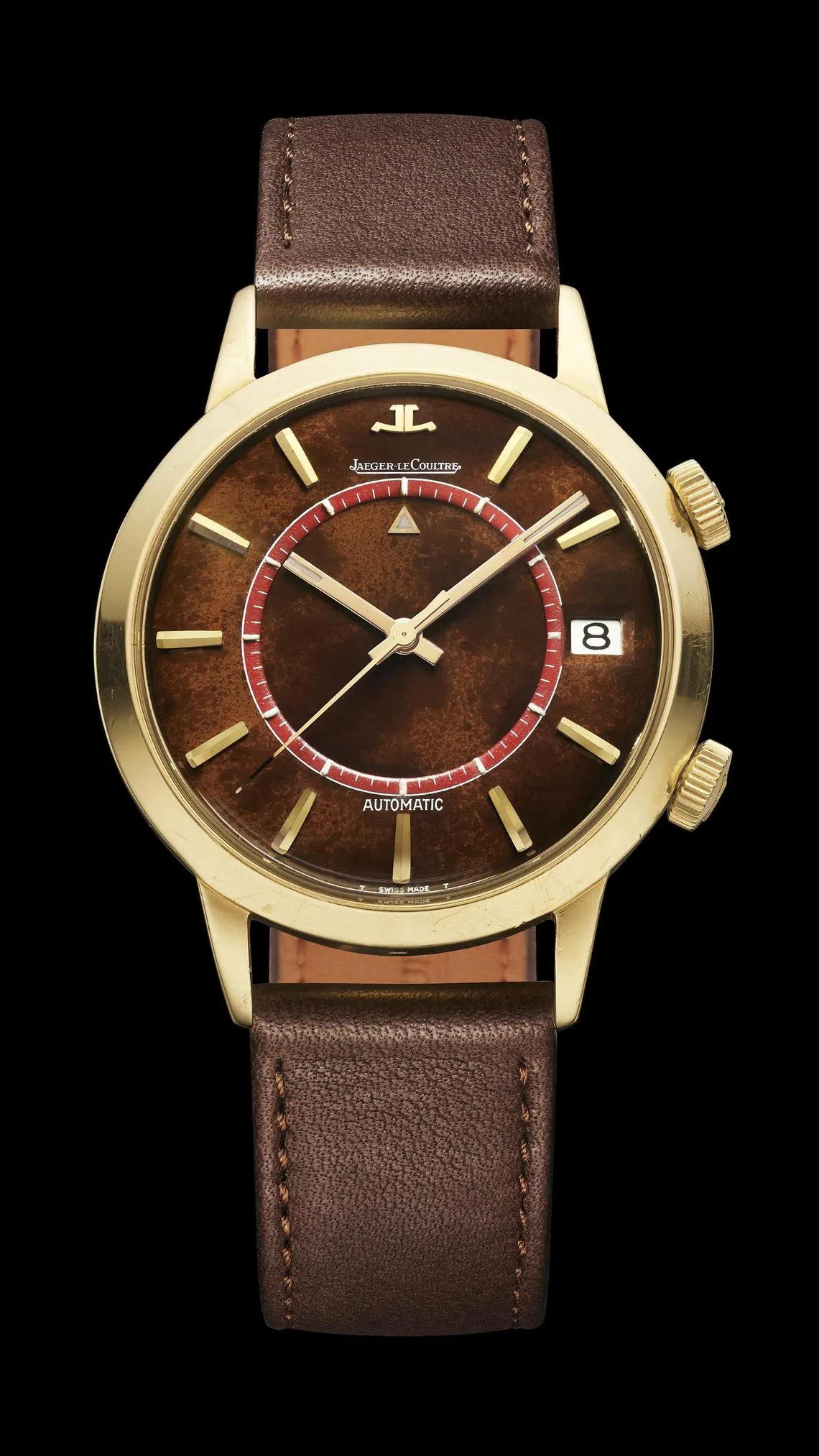 1969年的Memovox响闹腕表，棕色漆面表盘经时间浸润会呈现不同色调。（积家提供）