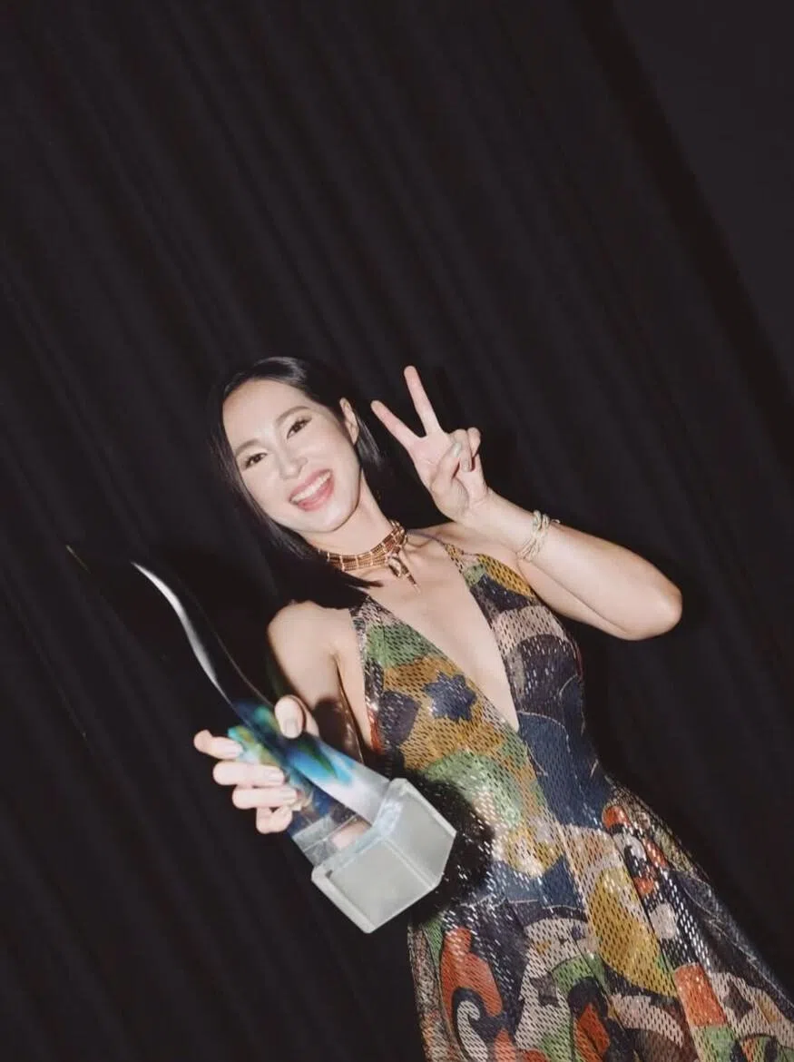 蔡琦慧在红星大奖2026顺利夺下第十座十大最受欢迎女艺人奖。（取自蔡琦慧IG）