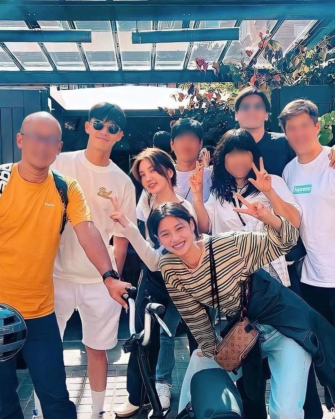 朴叙俊与xooos（中）的合照。（互联网）