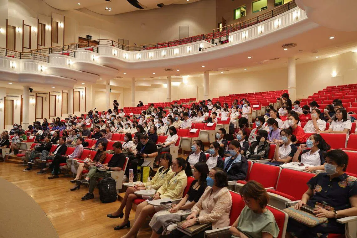 短短数小时的活动时间，学生们不仅找到了新的方式来欣赏文学，还与他校的学生建立了友谊、创造了记忆。（南洋影音学会摄）