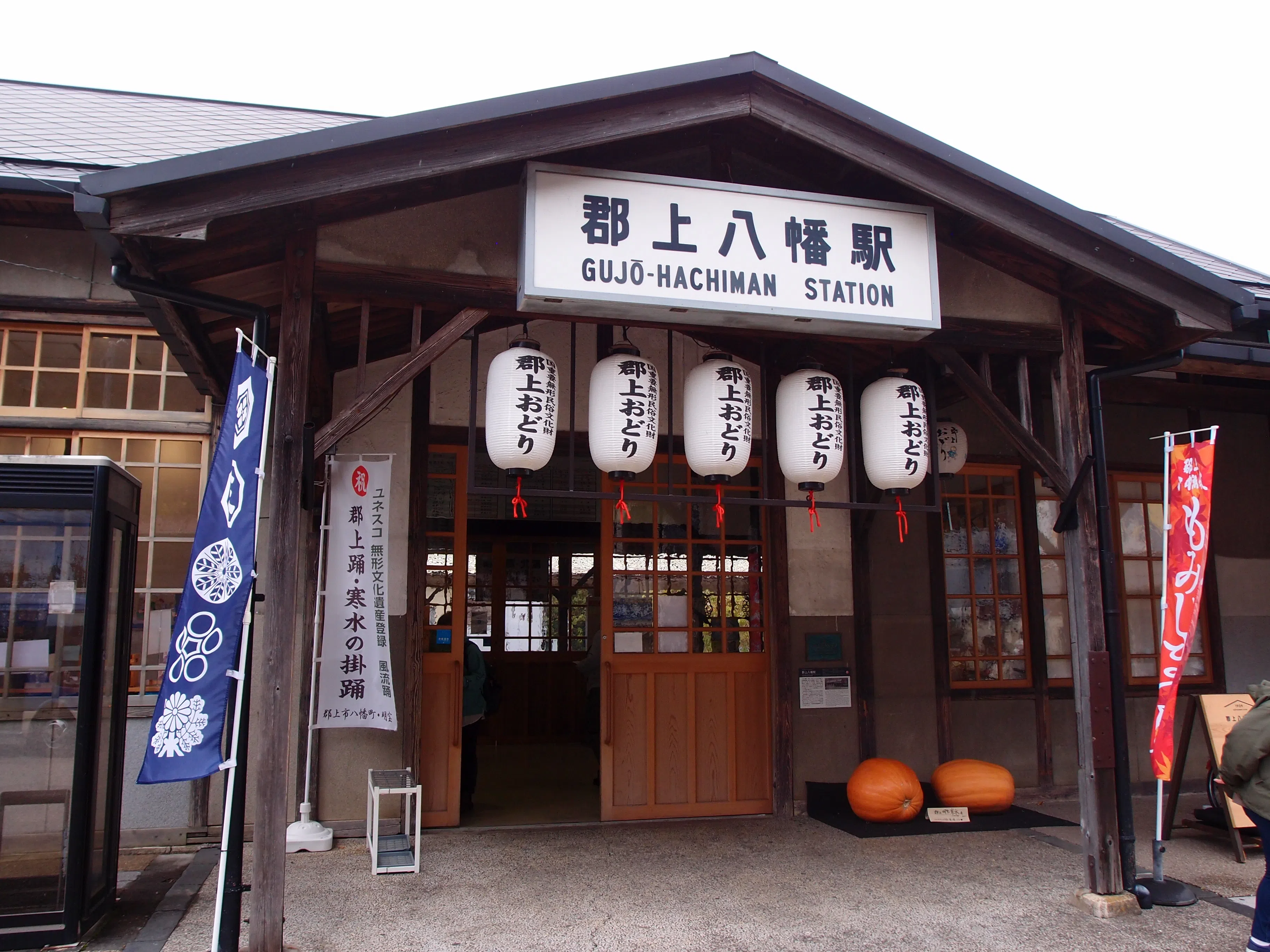 郡上八幡车站已近百年历史。（小黛摄）